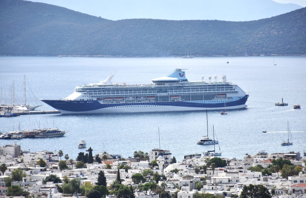 MUĞLA (AA) – Muğla'nın Bodrum ilçesine "Marella Discovery 2" isimli