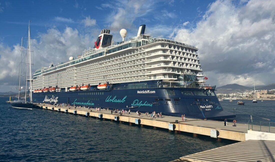 MUĞLA (AA) – Muğla'nın Bodrum ilçesine "Mein Schiff 5" kruvaziyeriyle