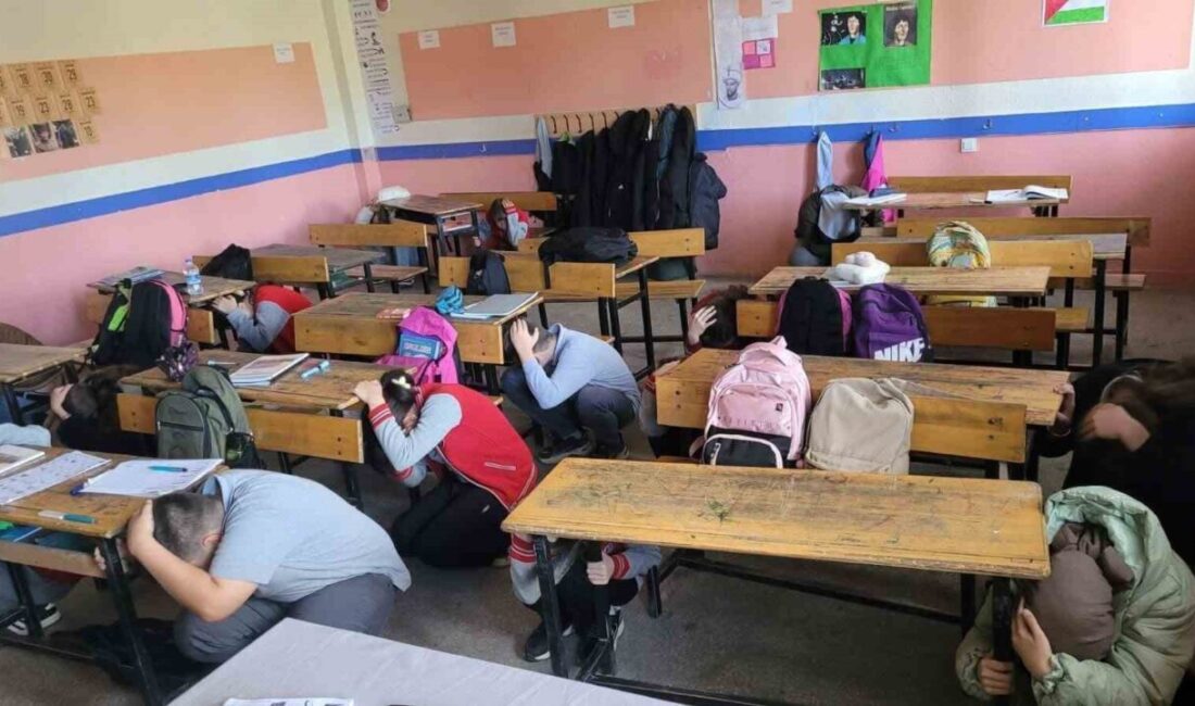 Afyonkarahisar’ın Bolvadin ilçesindeki ilk ve orta dereceli okullarda Afetler ve