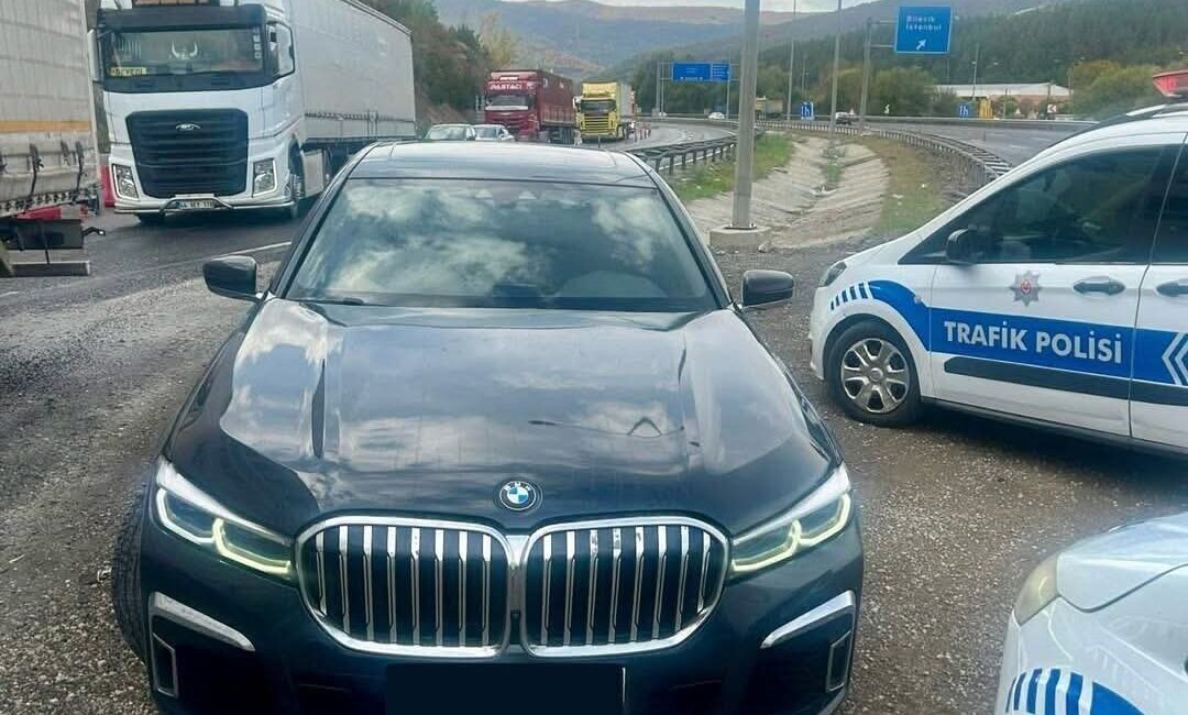 Bilecik’in Bozüyük ilçesinde, İlçe Emniyet Müdürlüğü ekipleri tarafından gerçekleştirilen uygulamada,