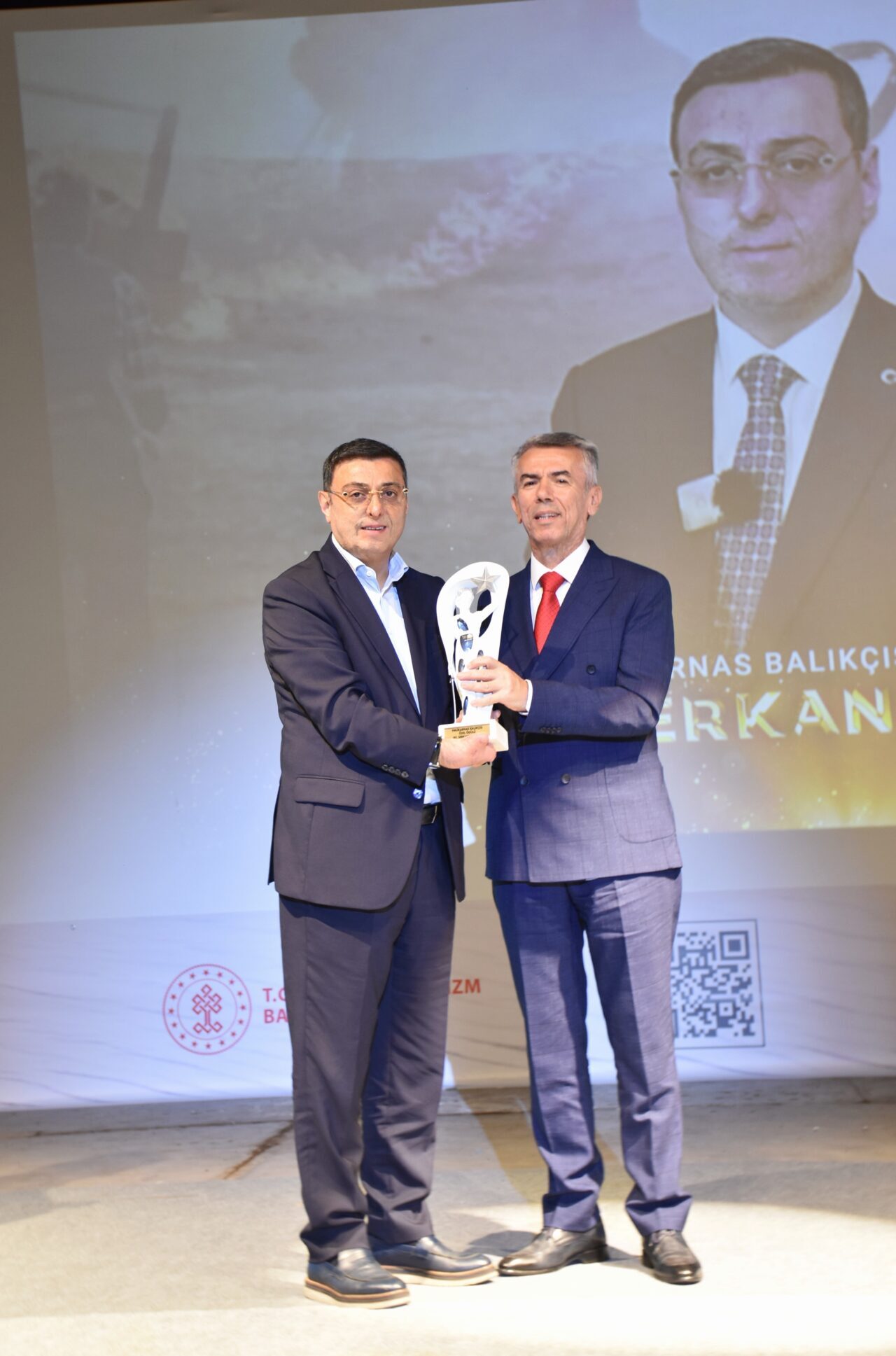 - AK Parti İstanbul Milletvekili Serkan Bayram:
- "Kimsenin engelinden dolayı