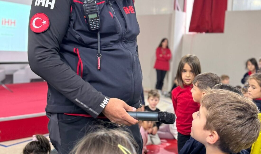 İSTANBUL (AA) – Buse Bilim Koleji, öğrencilerinde afet bilinci oluşturmak