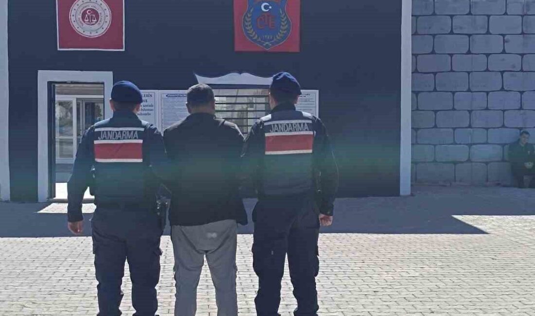 Afyonkarahisar’da çeşitli suçlardan 26 yıl hapis cezası ile aranan 32
