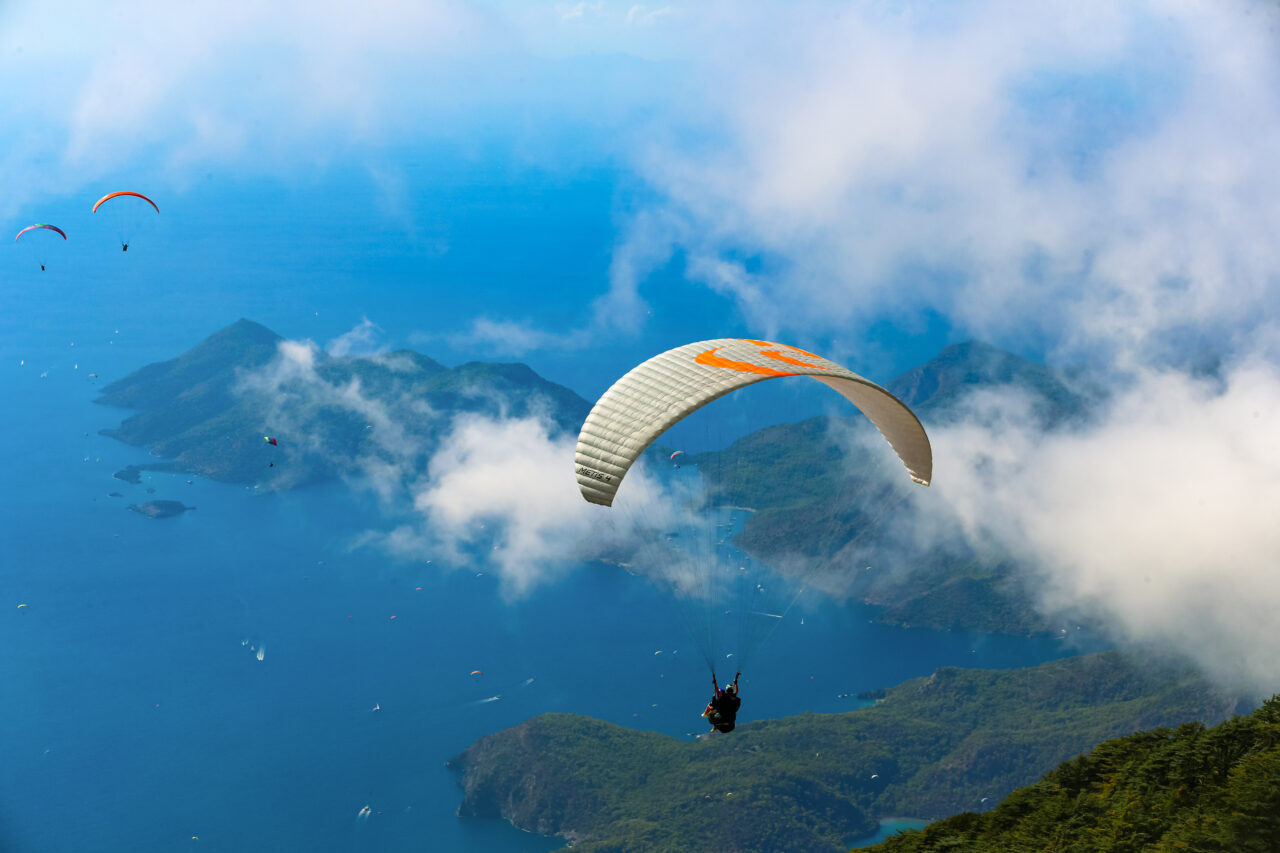 - Ölüdeniz Yamaç Paraşütü Pilotları Kooperatifi Yönetim Kurulu Üyesi Zafer