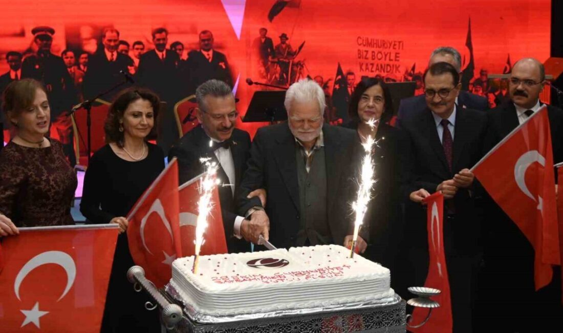Eskişehir Valiliği ev sahipliğinde gerçekleştirilen Cumhuriyet Bayramı Kabul Töreni’ne Cumhuriyet’le
