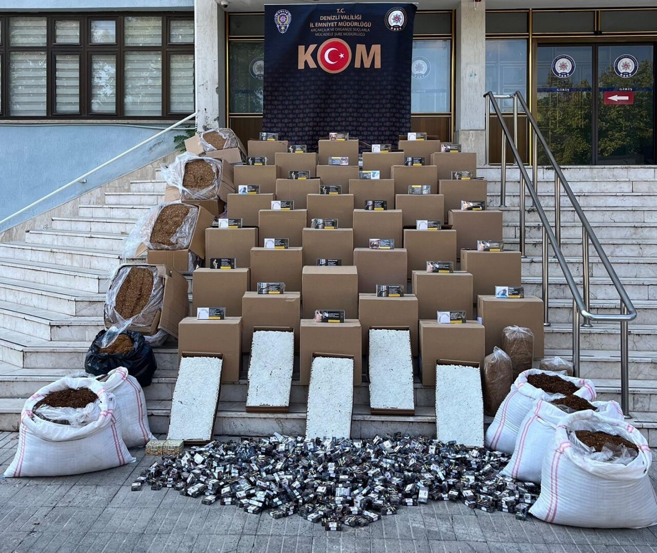DENİZLİ (AA) – Denizli'de düzenlenen kaçak sigara operasyonunda 1 şüpheli
