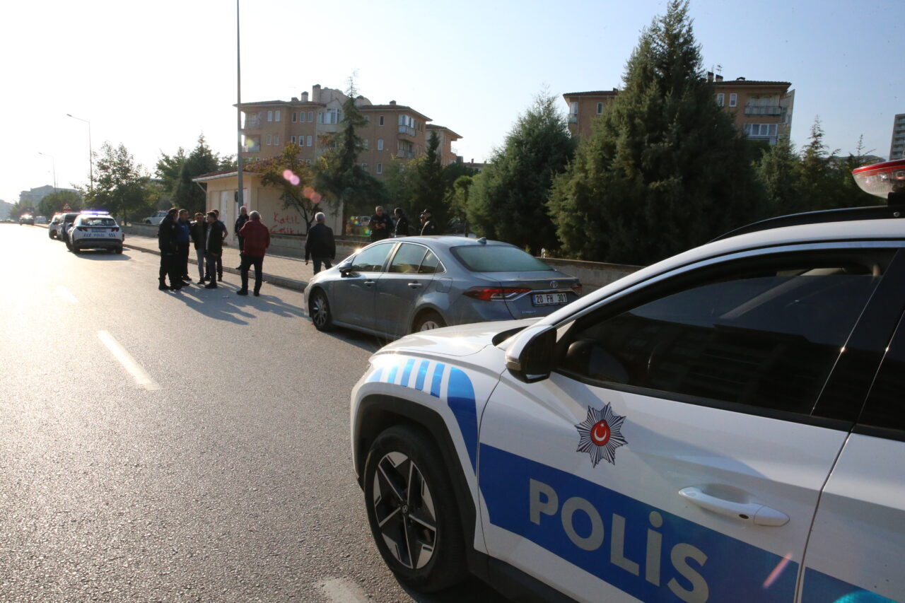 DENİZLİ (AA) – Denizli'nin Merkezefendi ilçesinde, kantin çalışanının silahlı saldırısına