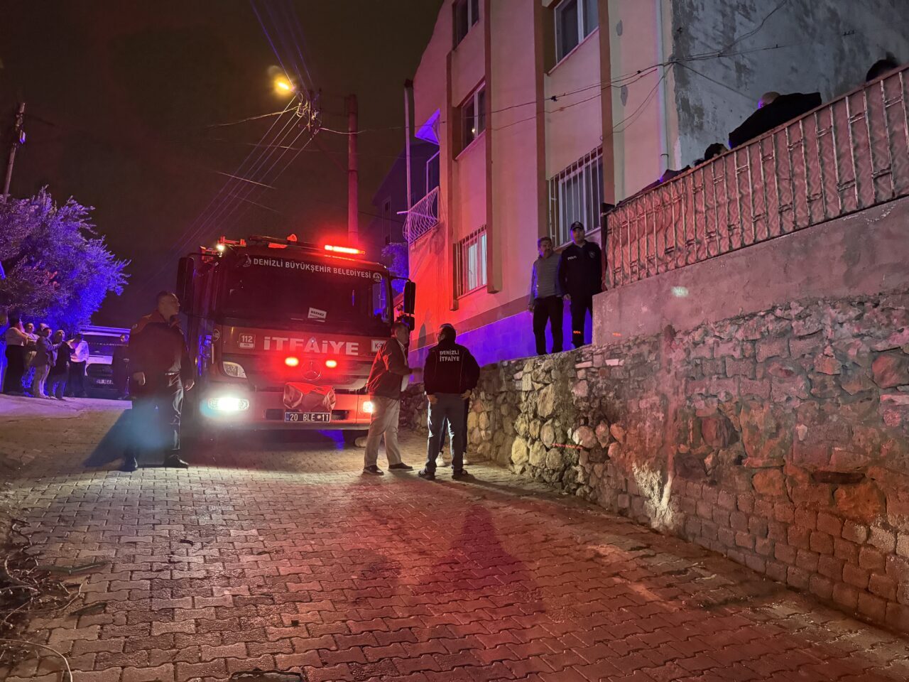DENİZLİ (AA) – Denizli’nin Merkezefendi ilçesinde düğün hazırlığı yapılan evin