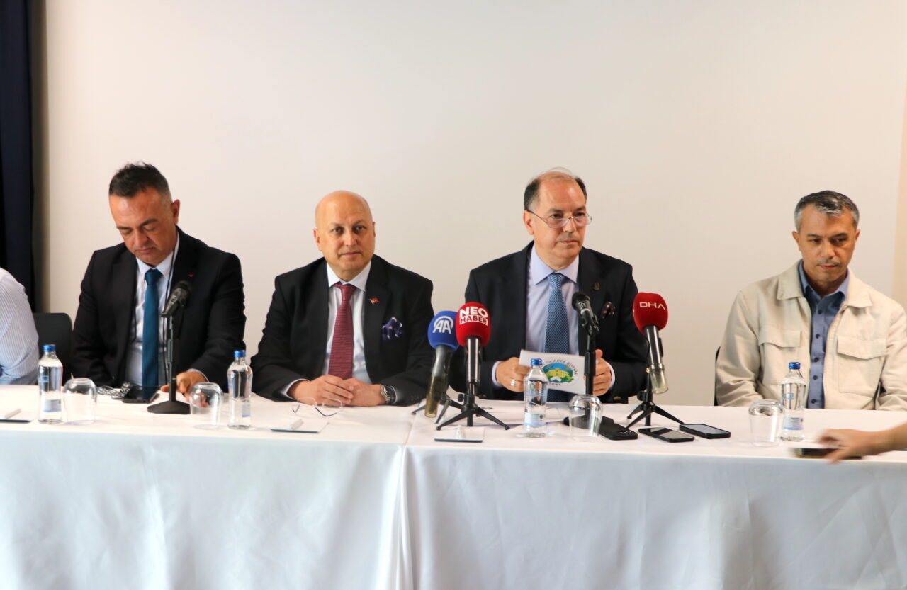 - İzmir Ticaret Borsası Yönetim Kurulu Başkan Yardımcısı Bülent Uçak:
-