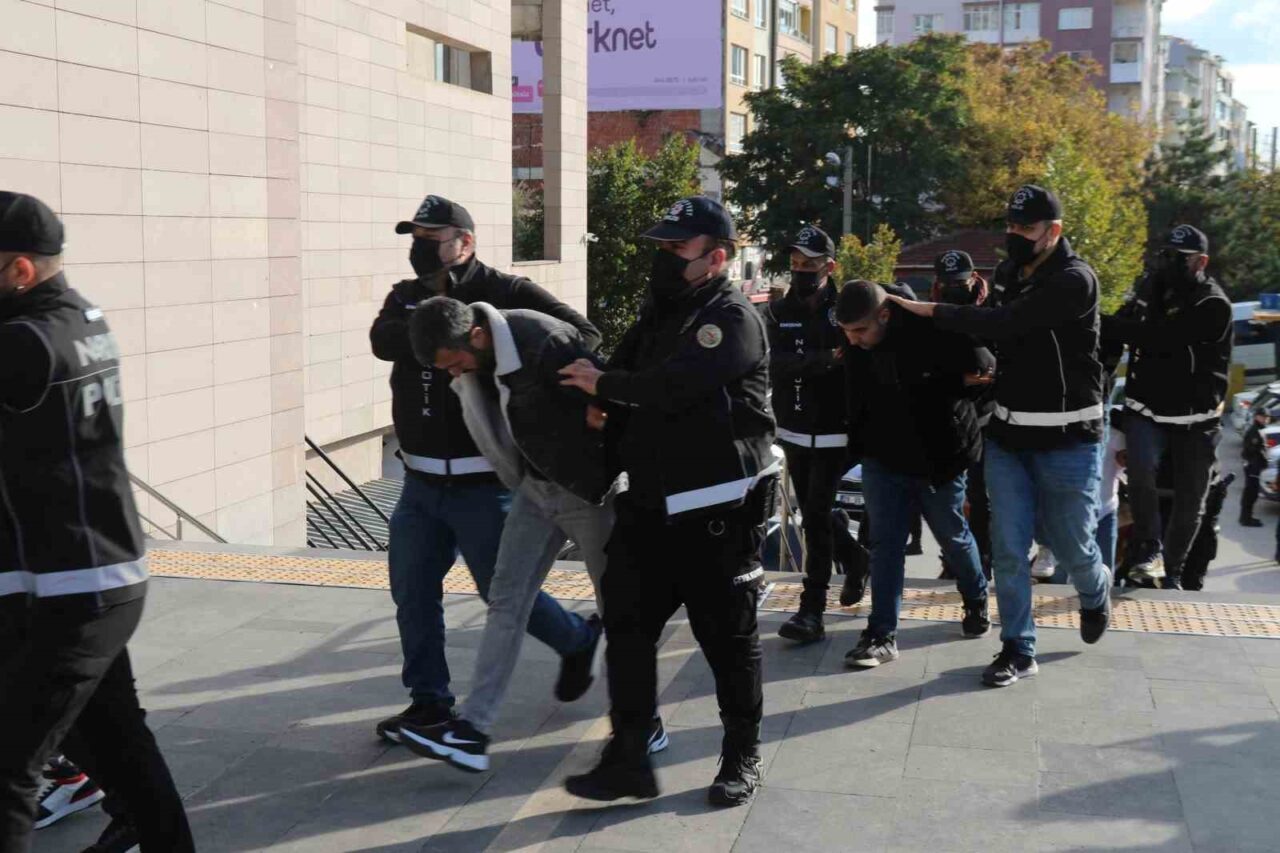 Eskişehir'de eş zamanlı uyuşturucu operasyonu: 8 kişi tutuklandı - Kanal 3 Tv