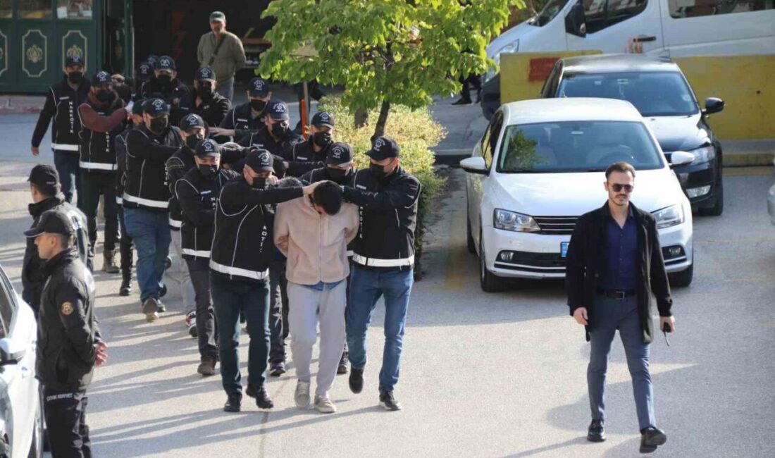 Eskişehir’de yapılan eş zamanlı uyuşturucu operasyonunda yakalanan 11 kişiden 9’u