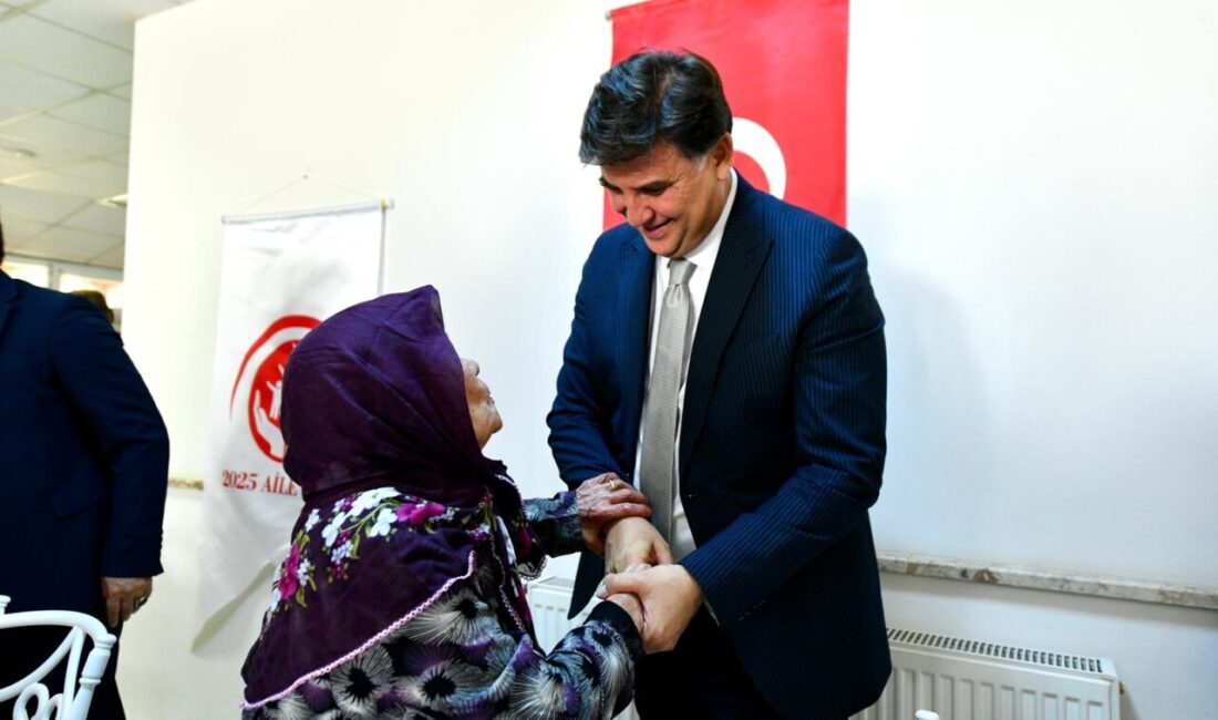 MUĞLA (AA) – Muğla'nın Fethiye ilçesinde protokol üyeleri, 1 Ekim