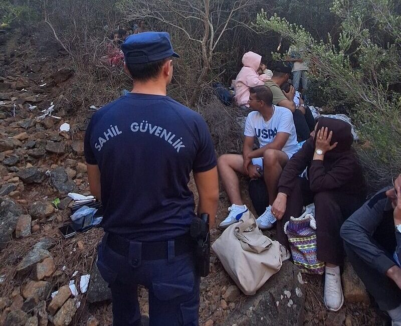 - Göçmen kaçakçılığı iddiasıyla 3 şüpheli gözaltına alındı
