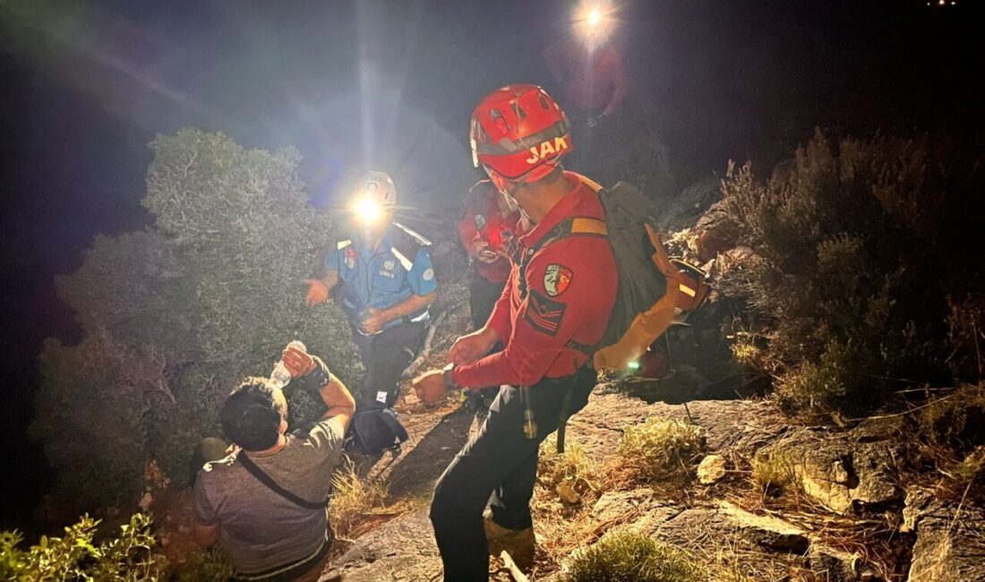 MUĞLA (AA) – Muğla'nın Fethiye ilçesinde doğa yürüyüşü yaparken kayalığa