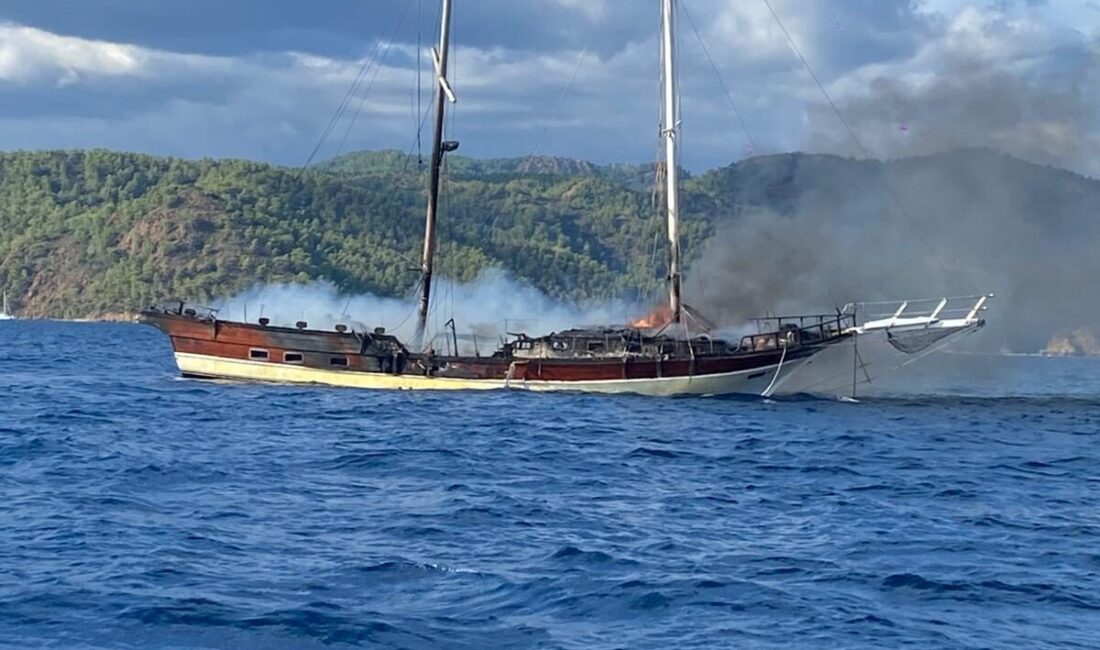 MUĞLA (AA) – Muğla'nın Fethiye ilçesinde yangın çıkan tekne, söndürme