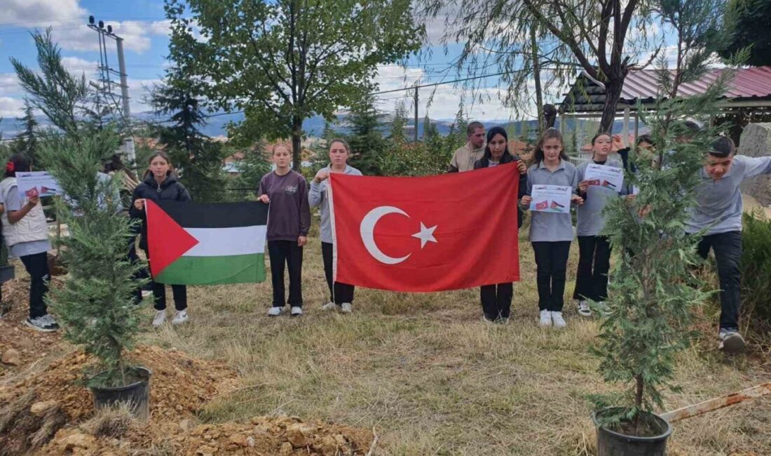 Afyonkarahisar’ın Sandıklı ilçesine bağlı Akharım Beldesi’nde Atatürk Ortaokulunda Gazze için