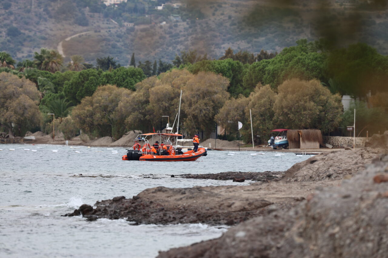 - Muğla Valiliği:
- "Yürütülen arama faaliyetleri sonucunda biri Çelebi Adası'na