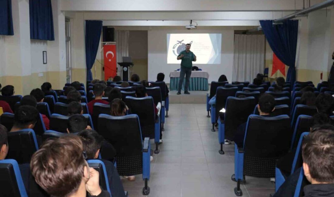 Eskişehir’de ’Havacılığın Kanatlarından Uzayın Sonsuzluğuna: Gençler İçin Kariyer Yolculuğu’ adlı