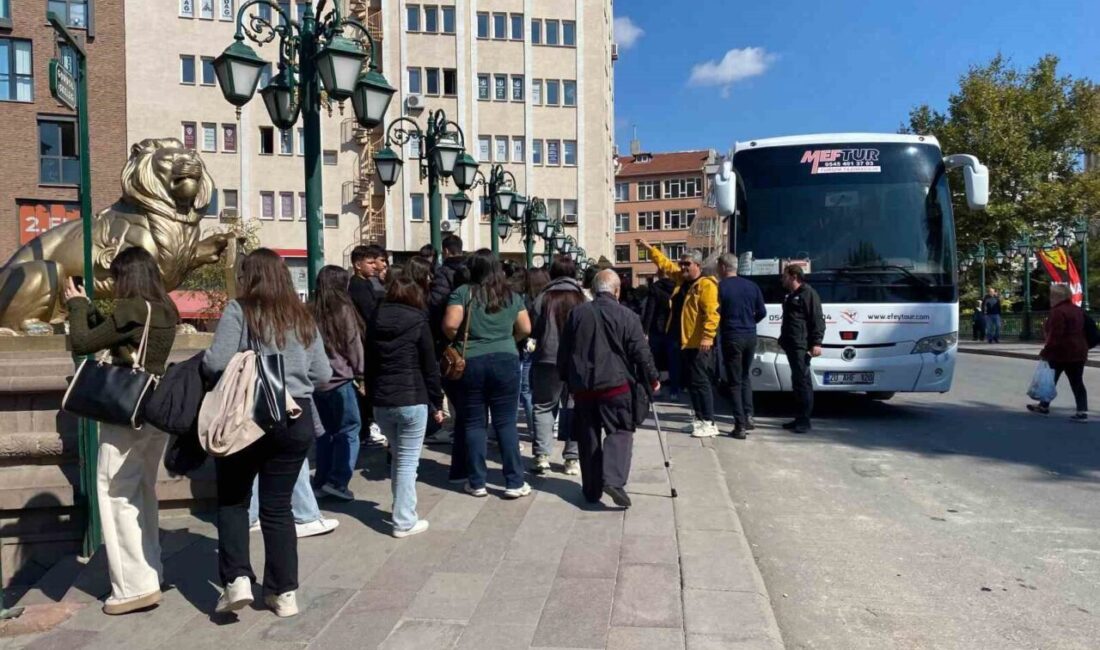 Hava sıcaklıklarının düşmesine rağmen Eskişehir’deki turizm hareketliliği devam ediyor. Yaz