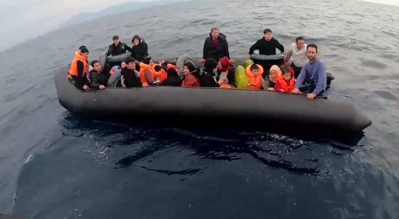 - Göçmen kaçakçılığı yaptığı iddiasıyla 1 şüpheli gözaltına alındı