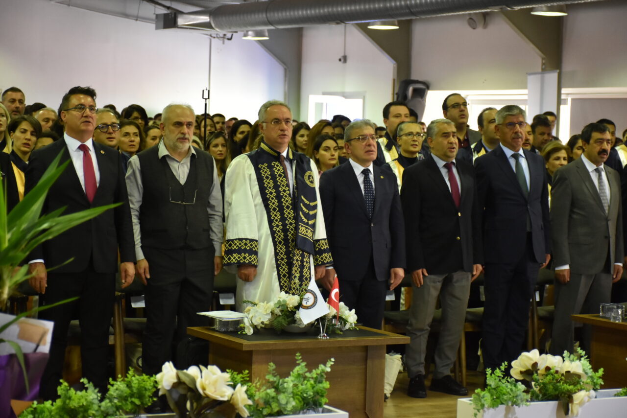 İZMİR (AA) – İzmir Demokrasi Üniversitesi 2025-2026 Akademik Yılı Açılışı
