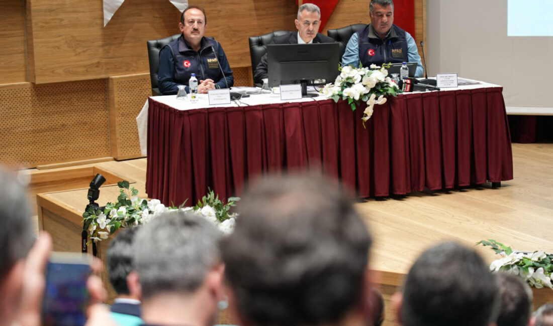 - AFAD Başkanı Ali Hamza Pehlivan:
- "(Kahramanmaraş merkezli deprem bölgesinde