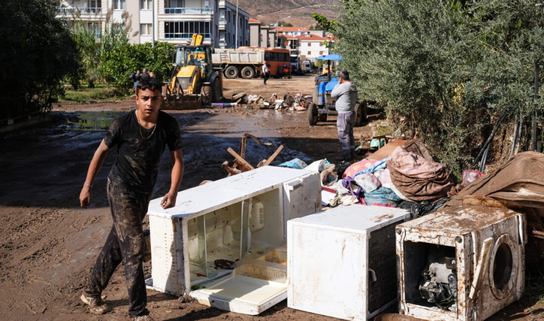 İZMİR (AA) – İzmir'in Foça ilçesinde sağanak ve şiddetli yağış