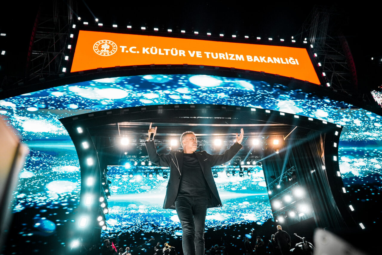 İZMİR (AA) – İzmir Kültür Yolu Festivali'nde, Cumhuriyet'in 102. yıl