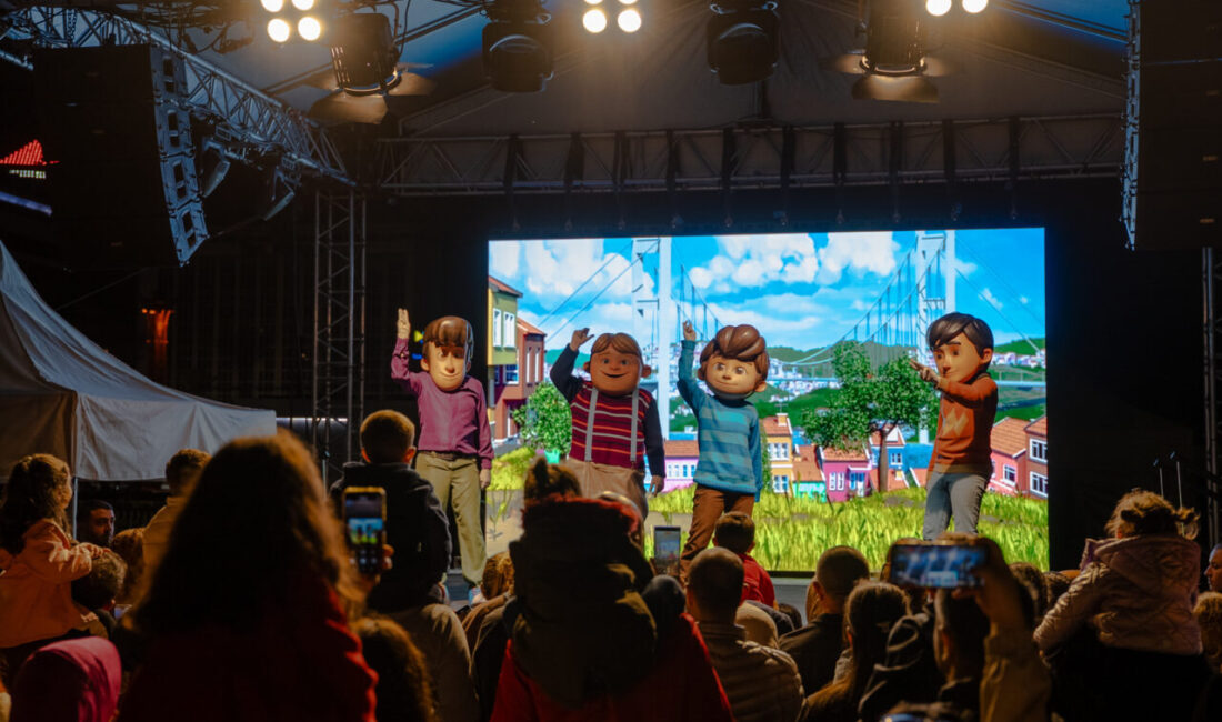 İZMİR (AA) – İzmir Kültür Yolu Festivali, ilk gününde sergilerden