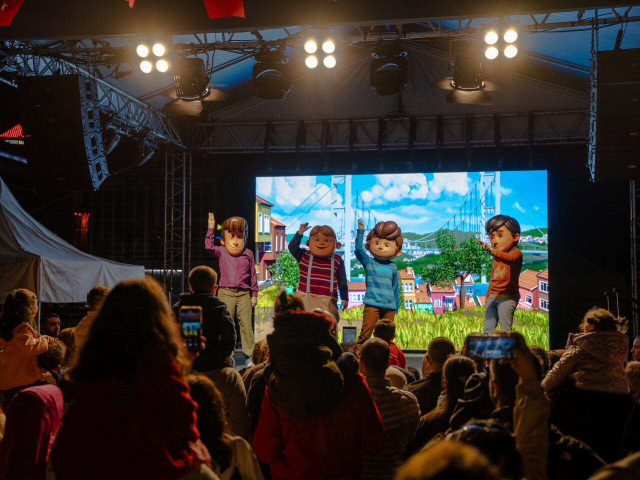 İZMİR (AA) – İzmir Kültür Yolu Festivali, ilk gününde sergilerden