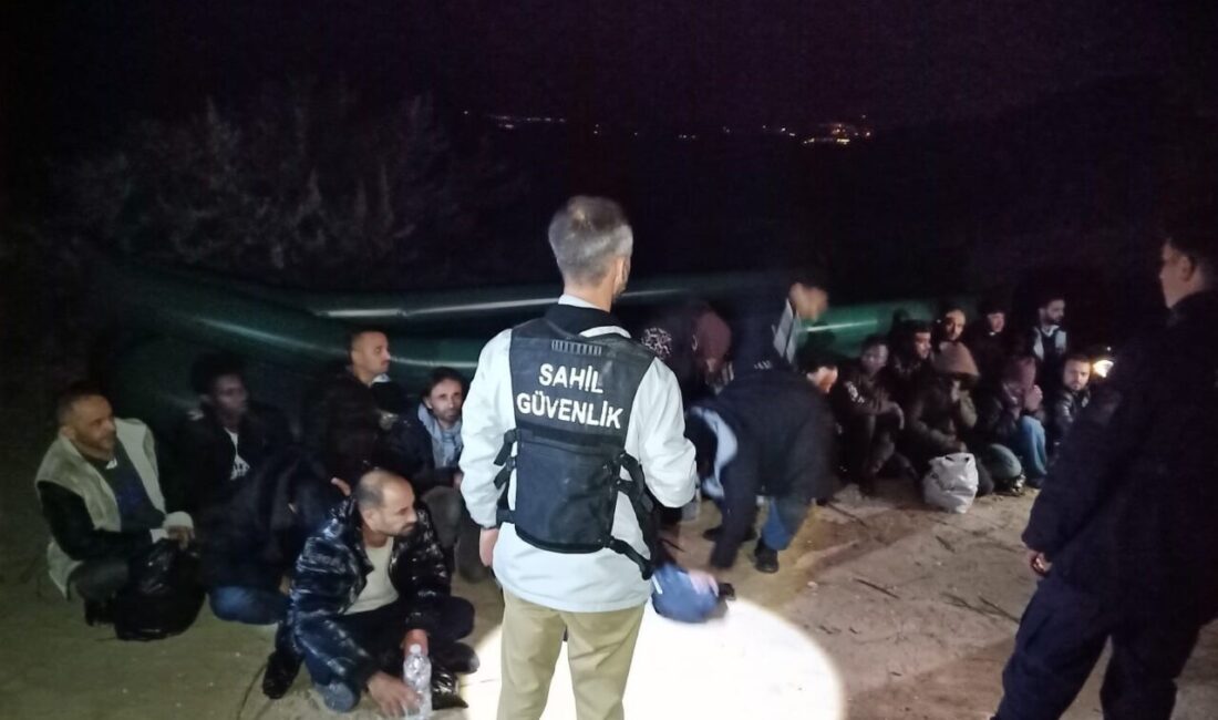 İZMİR (AA) – İzmir'in Karaburun ilçesi açıklarında 33 düzensiz göçmen