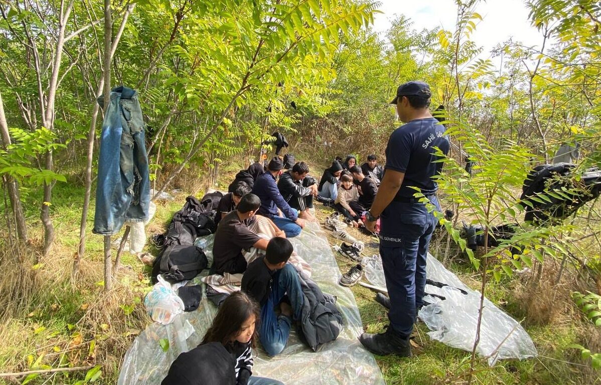 İZMİR (AA) – İzmir'de yasa dışı yollardan yurt dışına geçmeye