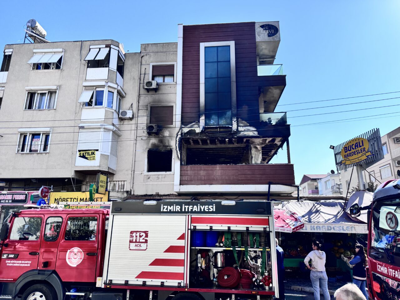 İZMİR (AA) – İzmir'in Buca ilçesinde apartmanın birinci katındaki dairede