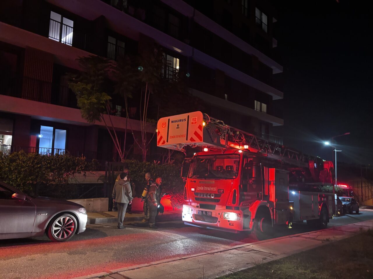 İZMİR (AA) – İzmir'in Gaziemir ilçesindeki apartman dairesinde çıkan yangın,