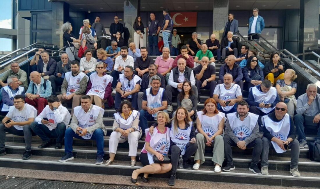 İZMİR (AA) – İzmir'de Buca Belediyesinde çalışan memurlar, 5 aydır