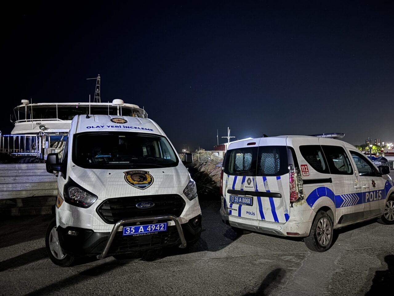 İZMİR (AA) – İzmir'in Karşıyaka ilçesinde denizde erkek cesedi bulundu.