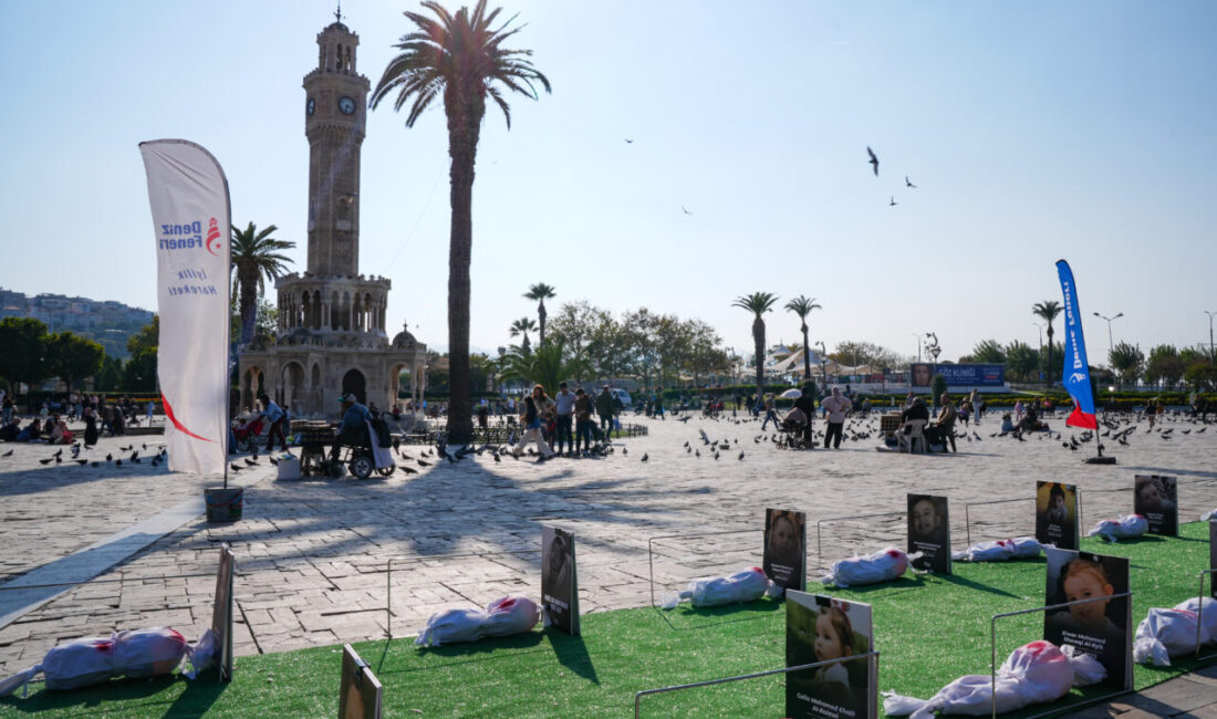İZMİR (AA) – İzmir'de Deniz Feneri Derneğince Gazze'deki insanlık dramına