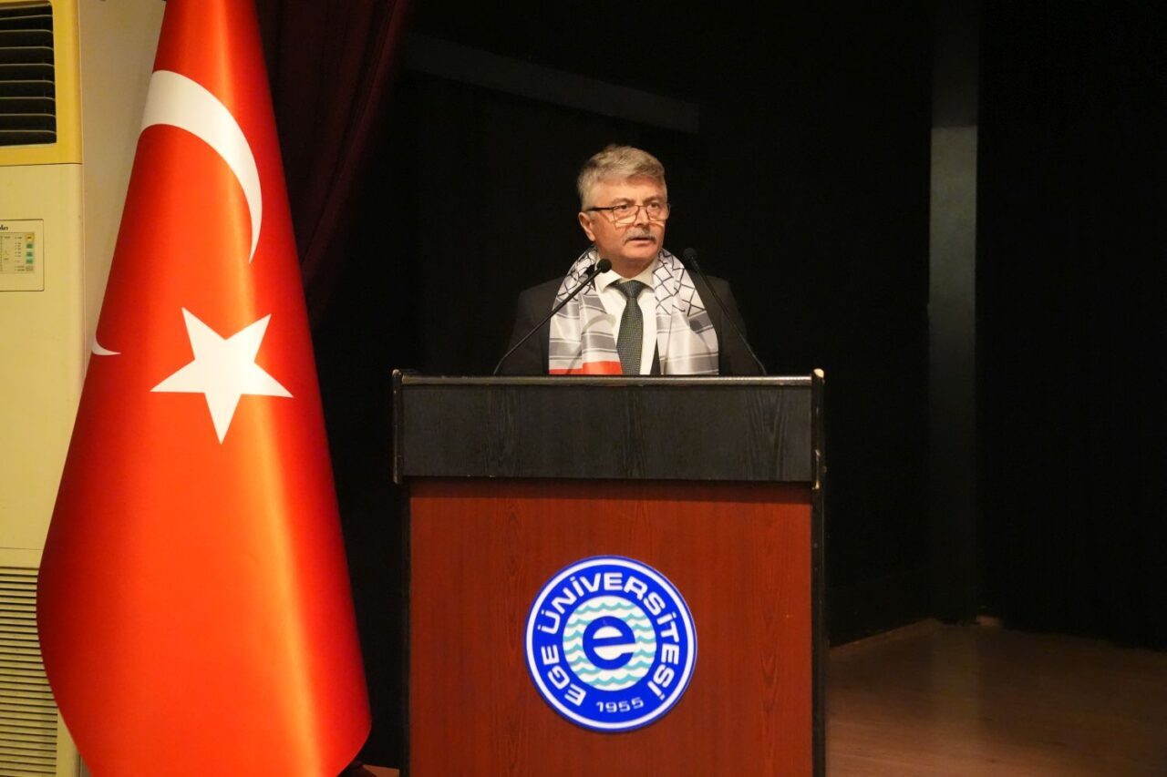 İZMİR (AA) – Ege Üniversitesi'nde (EÜ), "Mekandan Tarihe ve Davaya: