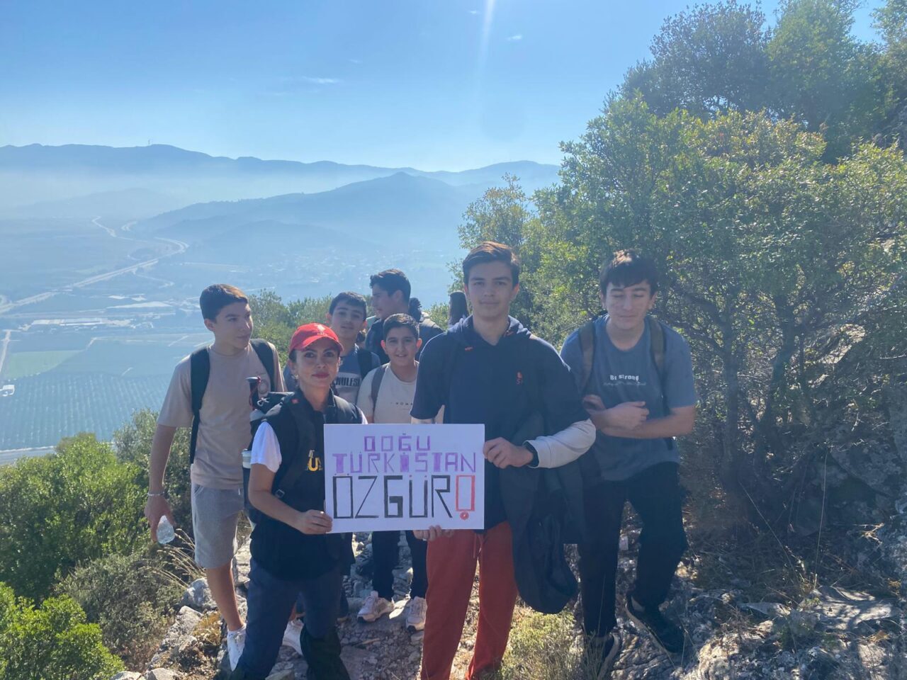 İZMİR (AA) – İzmir'de lise öğrencileri, Gazze ve Doğu Türkistan'da