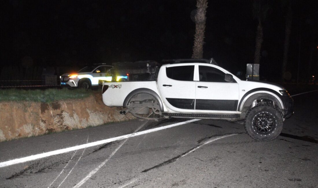 İZMİR (AA) – İzmir'in Ödemiş ilçesinde otomobil ile pikabın çarpışması