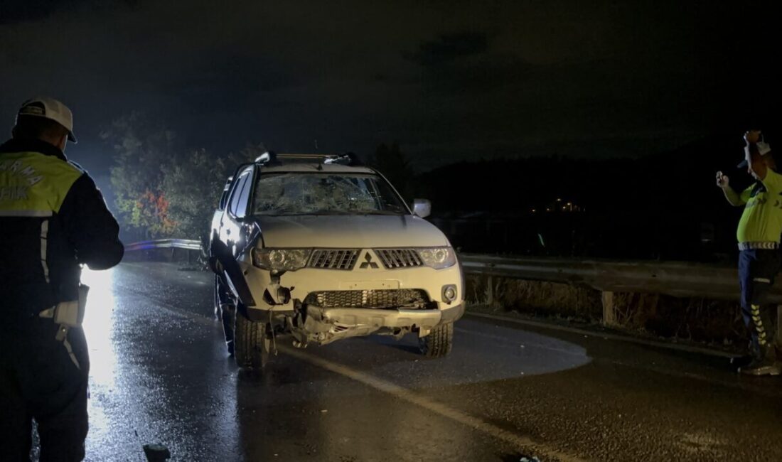İZMİR (AA) – İzmir'in Bornova ilçesinde pikap ile elektrikli bisikletin