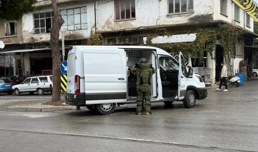 İZMİR (AA) – İzmir'in Tire ilçesinde tarlada el bombası bulundu.