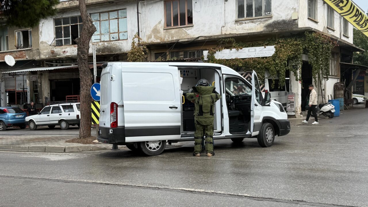 İZMİR (AA) – İzmir'in Tire ilçesinde tarlada el bombası bulundu.