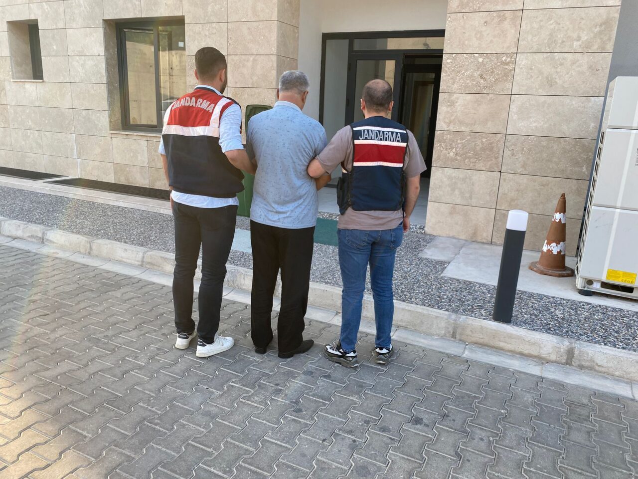İZMİR (AA) – İzmir'de terör örgütü DEAŞ'a yönelik operasyonda 4