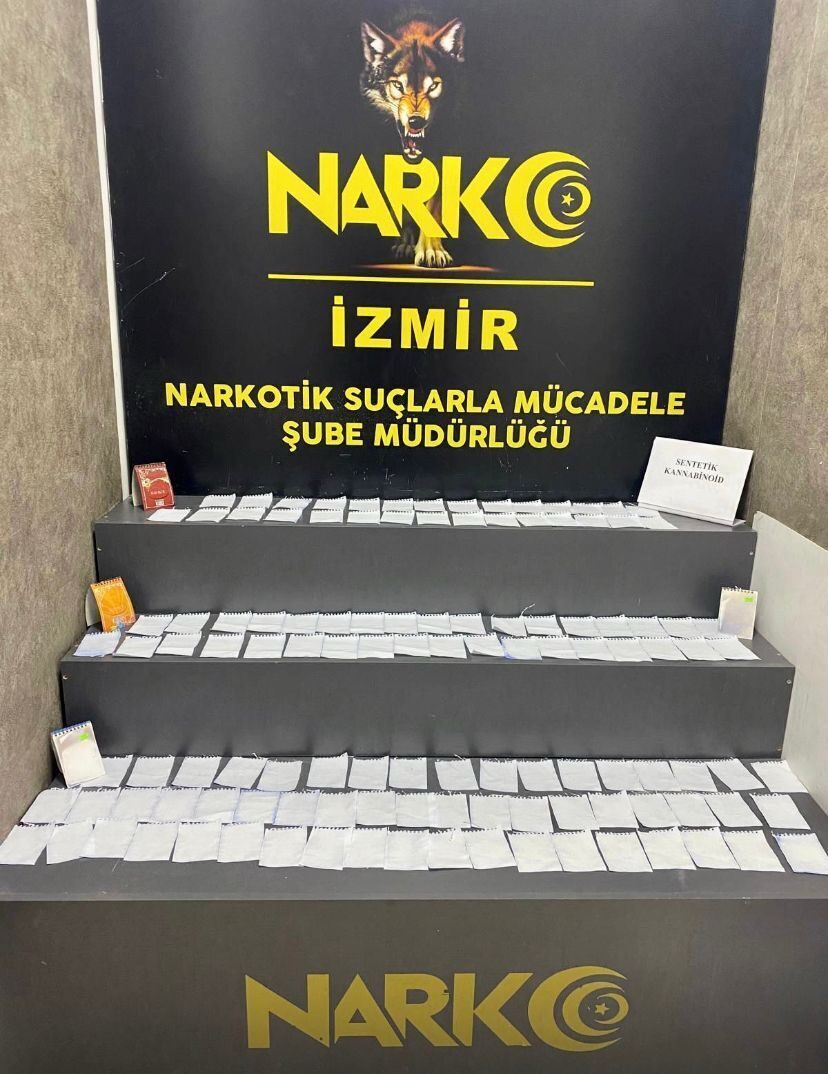 İZMİR (AA) – İzmir'in Bornova ilçesinde polis denetiminde uyuşturucuyla yakalanan