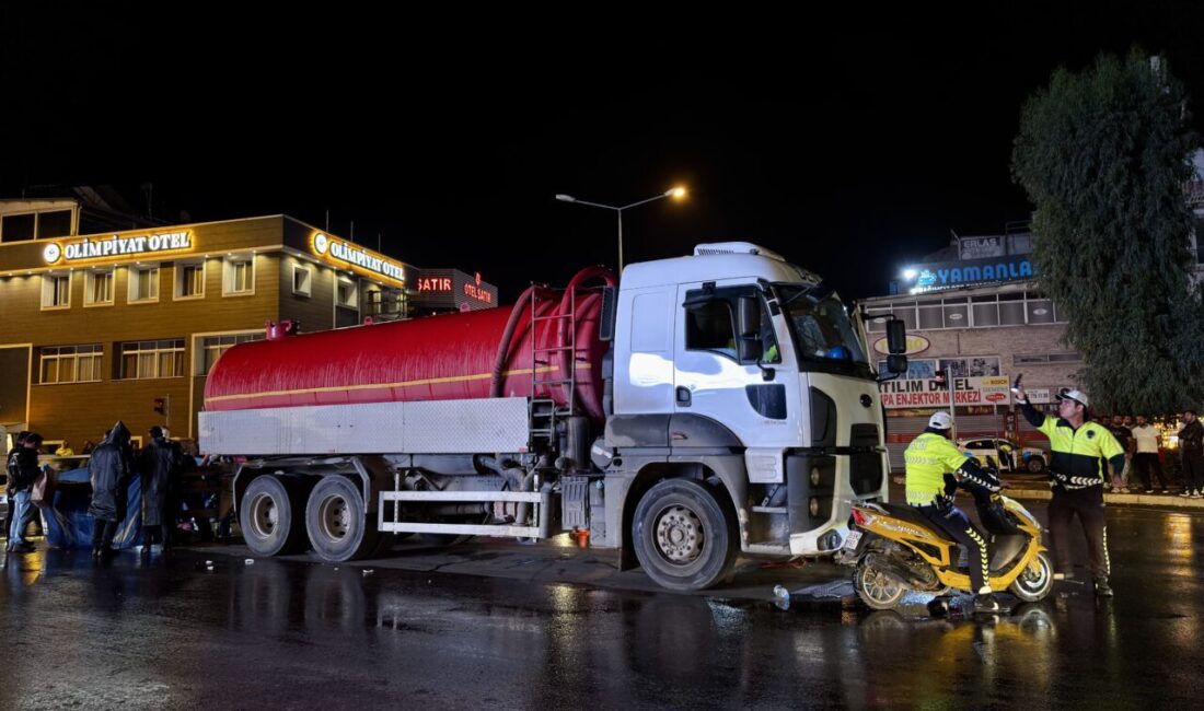 İZMİR (AA) – İzmir'in Bornova ilçesinde vidanjörle çarpışan motosikletin sürücüsü