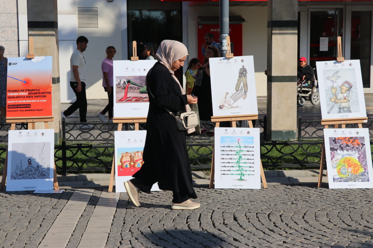 İZMİR (AA) – İzmir'de İsrail ablukasını kırarak insani yardım ulaştırmayı