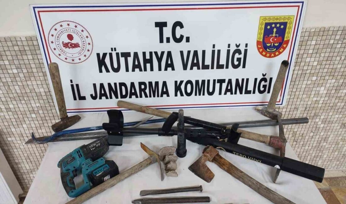 Kütahya’nın Emet ilçesinde jandarmanın izinsiz kazı yapan şahıslara yönelik gerçekleştirilen