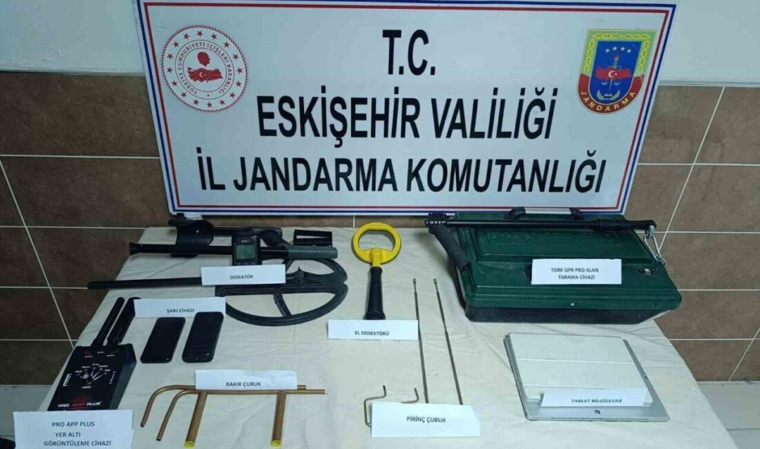 Eskişehir’de kaçak kazı yapan 5 kişi suçüstü yakalanarakhaklarında işlem başlatıldı.