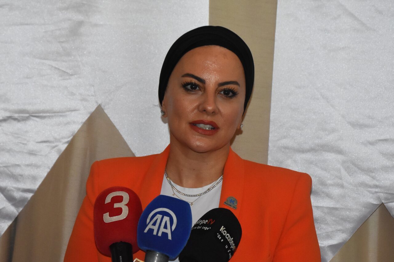 AFYONKARAHİSAR (AA) – Kadın Ticaret İşverenleri Sendikası (Kadın-TİS) üyeleri, Afyonkarahisar'da